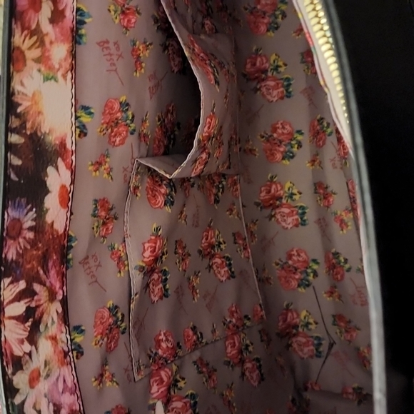 Betsey Johnson Purse with pouch - Picture 4 of 7